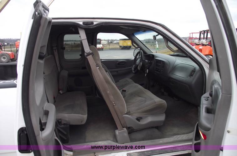 image for item 5422 2000 Ford F150 extended cab pickup truck