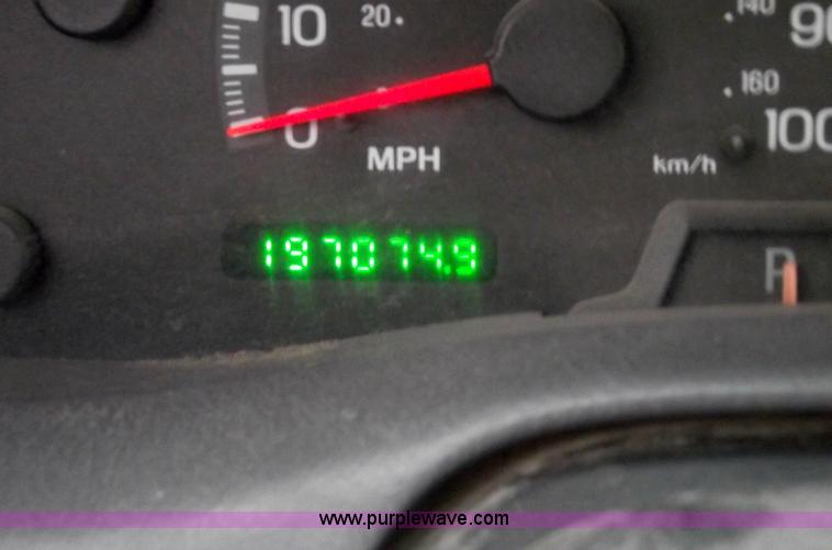 image for item 5422 2000 Ford F150 extended cab pickup truck