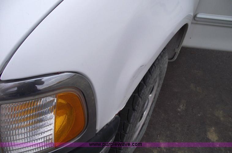 image for item 5422 2000 Ford F150 extended cab pickup truck