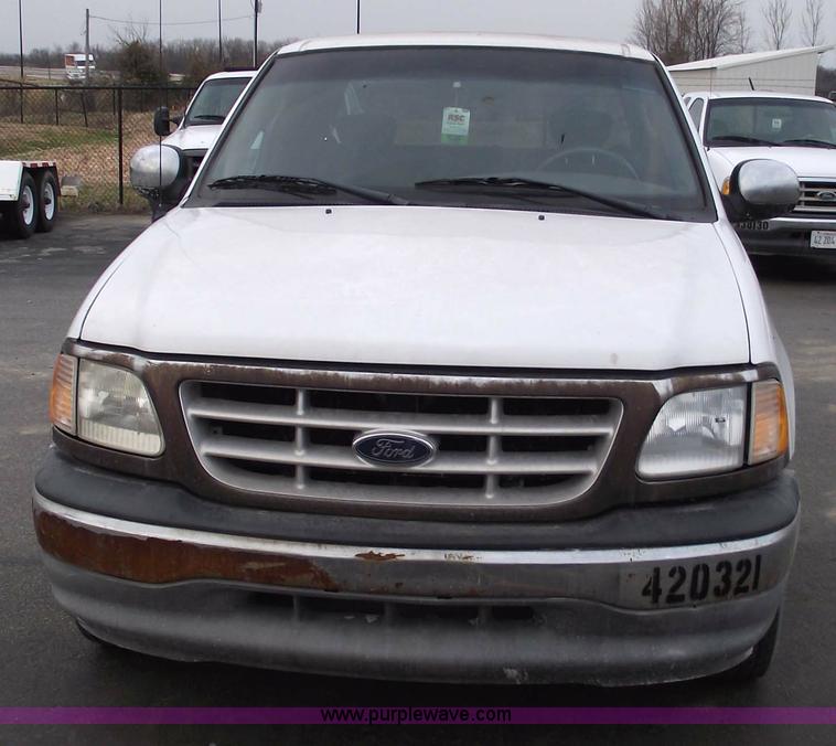 image for item 5423 2002 Ford F150 extended cab pickup truck