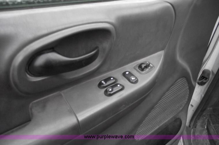 image for item 5423 2002 Ford F150 extended cab pickup truck