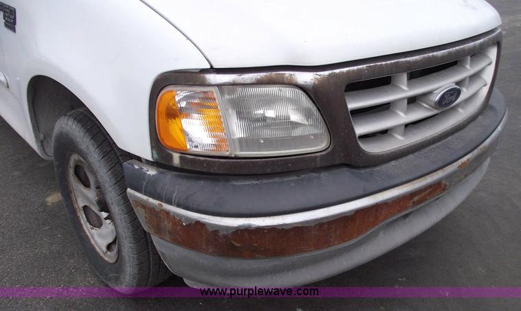 image for item 5423 2002 Ford F150 extended cab pickup truck