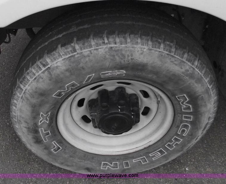 image for item 5424 2002 Ford F250 XL Super Duty pickup truck