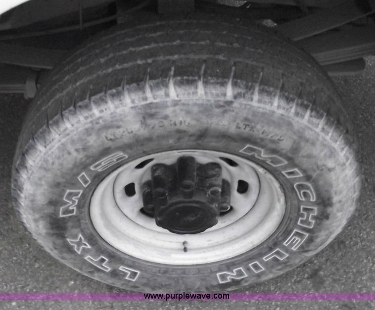 image for item 5424 2002 Ford F250 XL Super Duty pickup truck