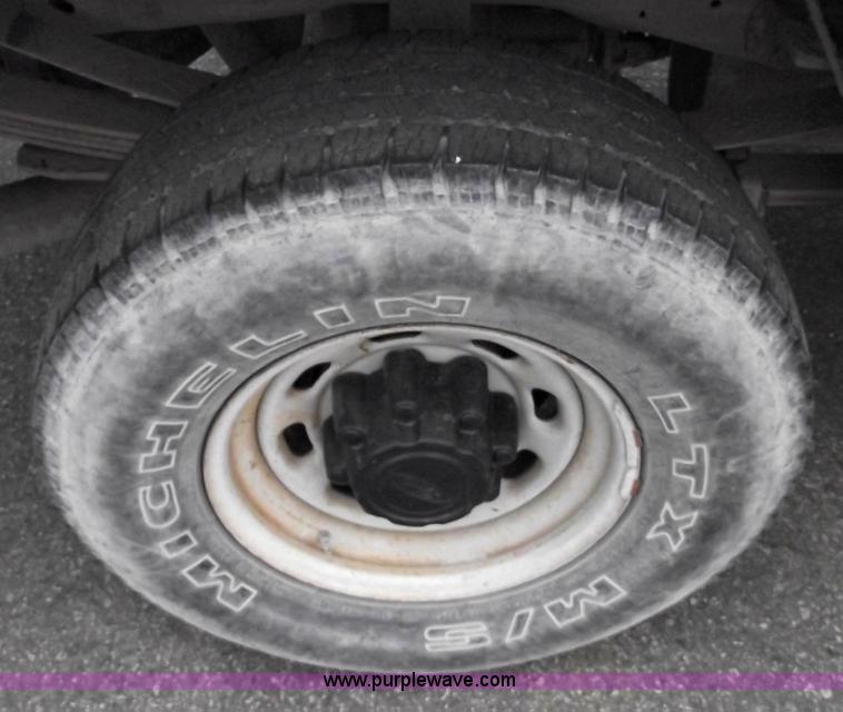 image for item 5424 2002 Ford F250 XL Super Duty pickup truck