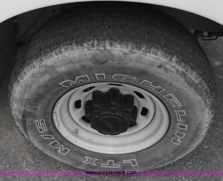 image for item 5424 2002 Ford F250 XL Super Duty pickup truck