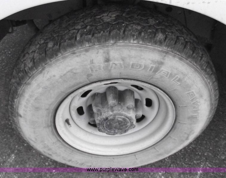 image for item 5425 2004 Ford F250 XL Super Duty pickup truck