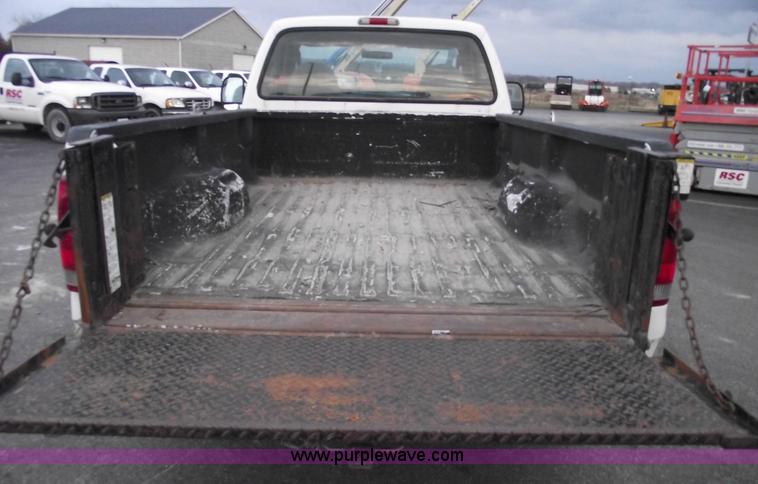image for item 5425 2004 Ford F250 XL Super Duty pickup truck
