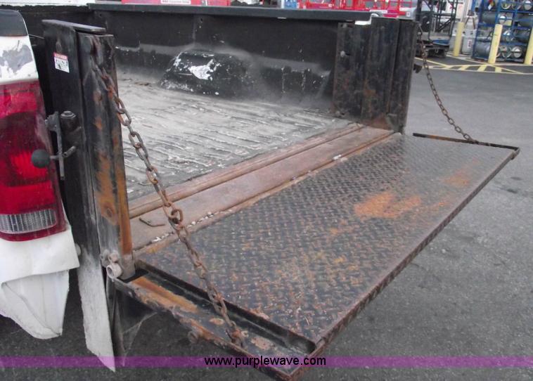 image for item 5425 2004 Ford F250 XL Super Duty pickup truck