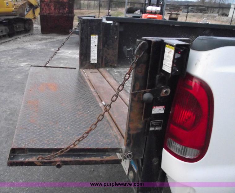 image for item 5425 2004 Ford F250 XL Super Duty pickup truck