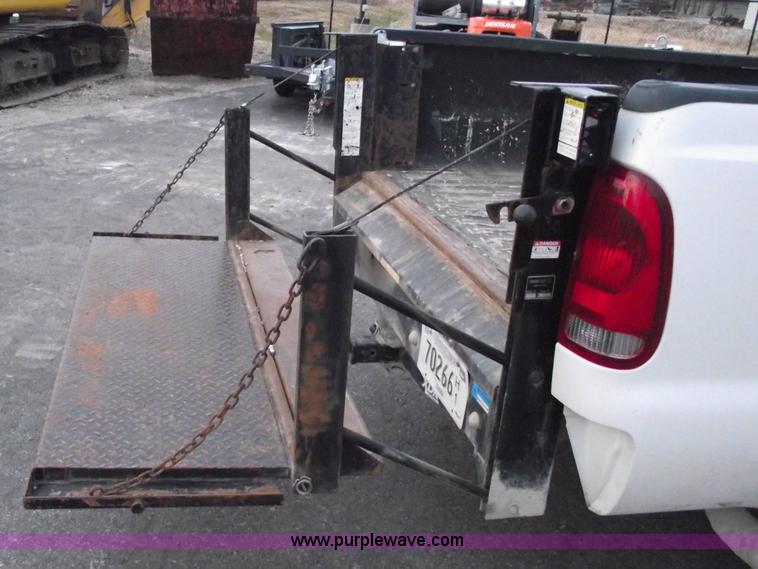 image for item 5425 2004 Ford F250 XL Super Duty pickup truck