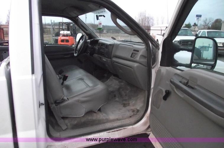 image for item 5425 2004 Ford F250 XL Super Duty pickup truck