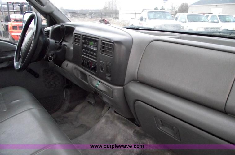 image for item 5425 2004 Ford F250 XL Super Duty pickup truck