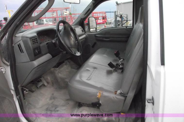 image for item 5425 2004 Ford F250 XL Super Duty pickup truck