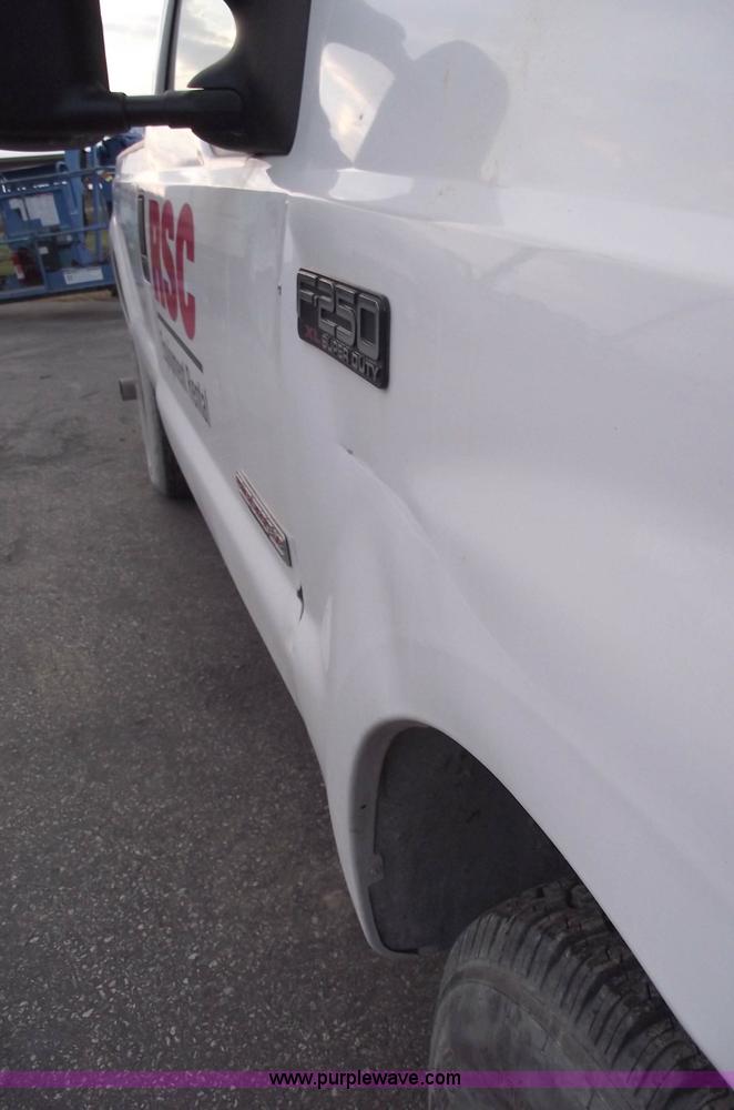 image for item 5425 2004 Ford F250 XL Super Duty pickup truck
