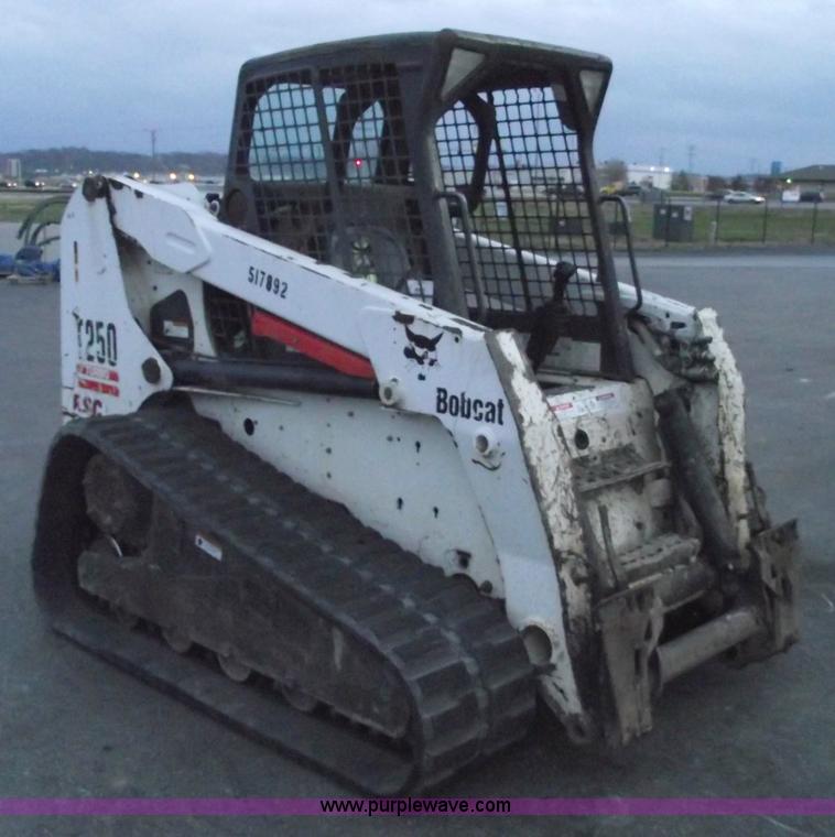 image for item 5426 2004 Bobcat T250 skid steer