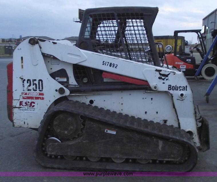 image for item 5426 2004 Bobcat T250 skid steer