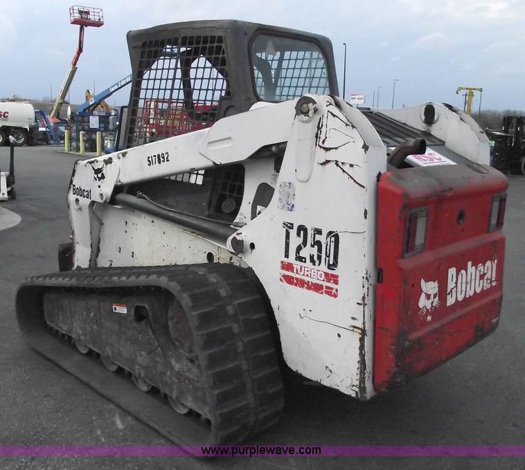 image for item 5426 2004 Bobcat T250 skid steer