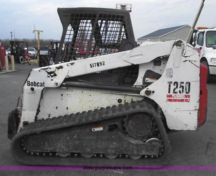 image for item 5426 2004 Bobcat T250 skid steer