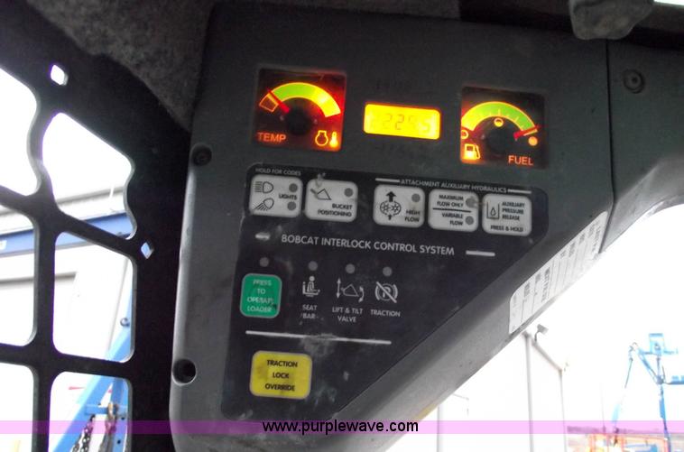 image for item 5426 2004 Bobcat T250 skid steer