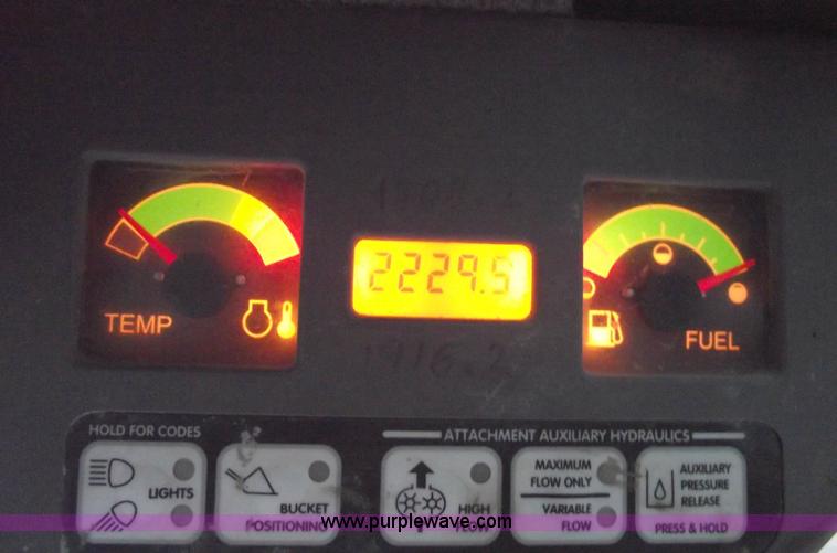 image for item 5426 2004 Bobcat T250 skid steer