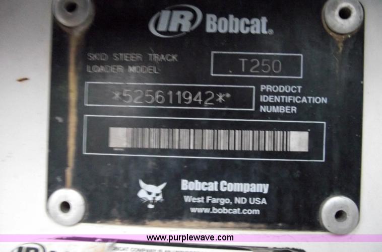 image for item 5426 2004 Bobcat T250 skid steer