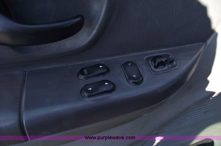 image for item 5428 2000 Ford F150 XLT extended cap pickup truck