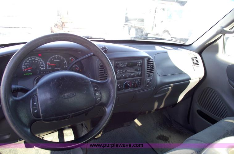 image for item 5428 2000 Ford F150 XLT extended cap pickup truck