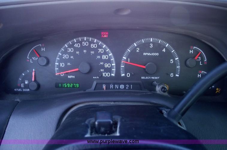 image for item 5428 2000 Ford F150 XLT extended cap pickup truck