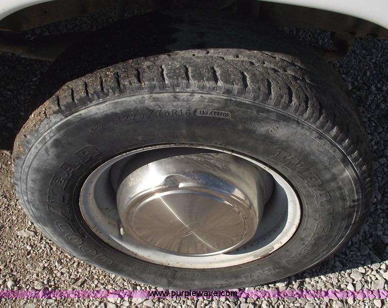 image for item 5429 2000 Ford Econoline E250 cargo van