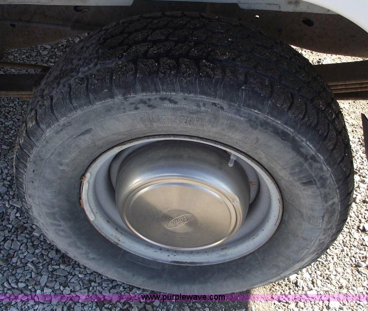 image for item 5429 2000 Ford Econoline E250 cargo van