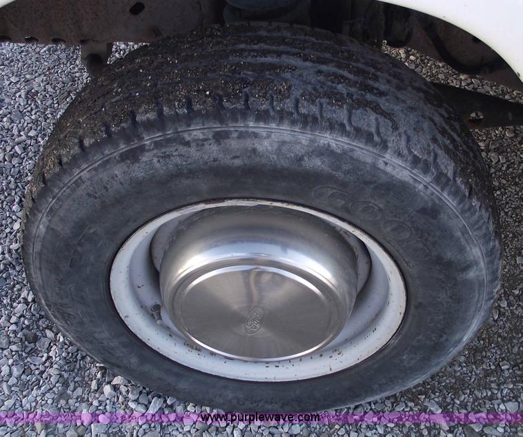 image for item 5429 2000 Ford Econoline E250 cargo van