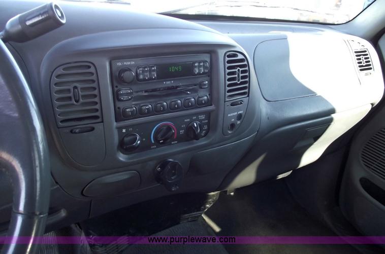 image for item 5431 2004 Ford F150 XLT extended cab pickup truck