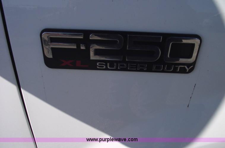 image for item 5432 2004 Ford F250 XL Super Duty pickup truck