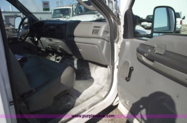 image for item 5432 2004 Ford F250 XL Super Duty pickup truck