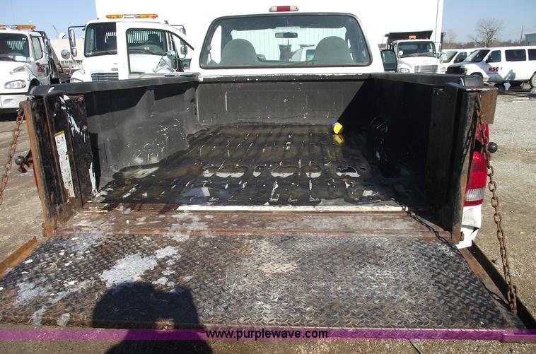 image for item 5432 2004 Ford F250 XL Super Duty pickup truck