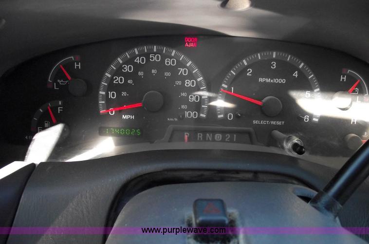 image for item 5433 2002 Ford F150 XLT extended cab pickup truck