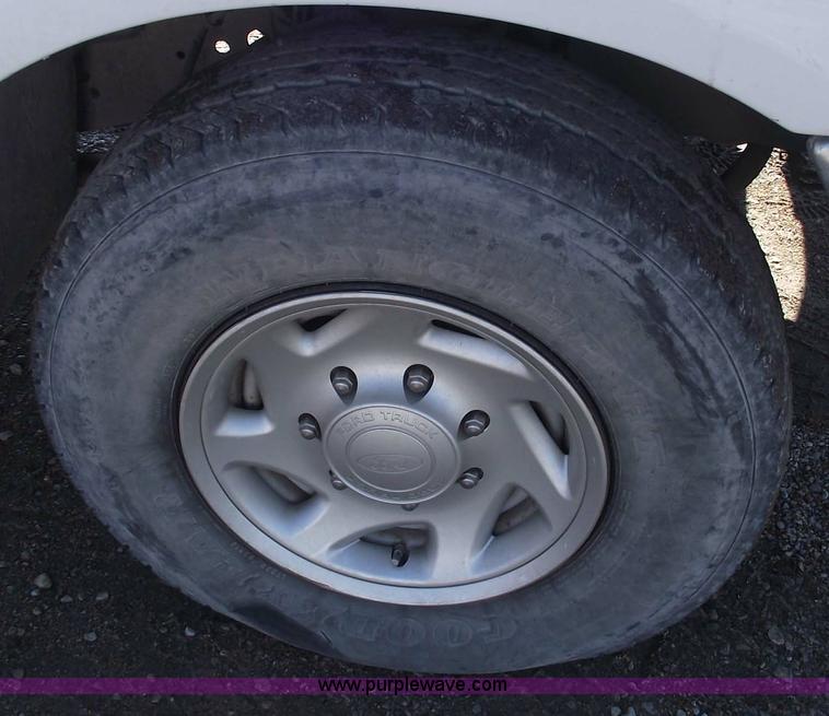 image for item 5435 2002 Ford F250 XLT Super Duty extended cab pickup truck