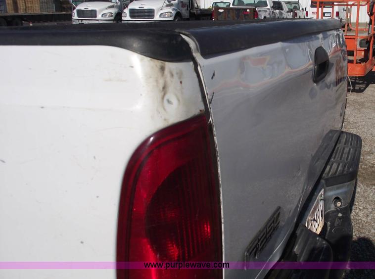 image for item 5435 2002 Ford F250 XLT Super Duty extended cab pickup truck