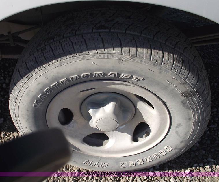 image for item 5437 2002 Ford F150 XLT extended cab pickup truck