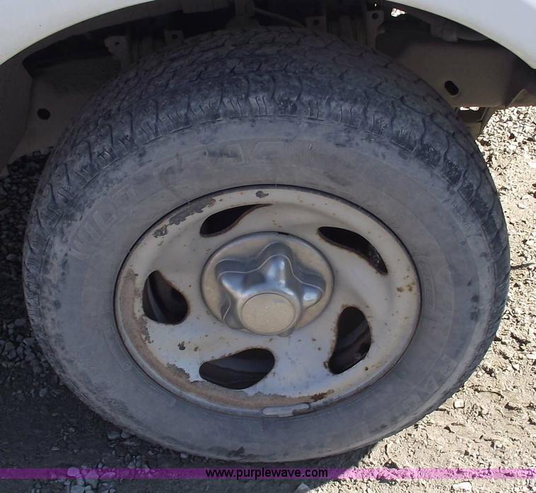 image for item 5437 2002 Ford F150 XLT extended cab pickup truck