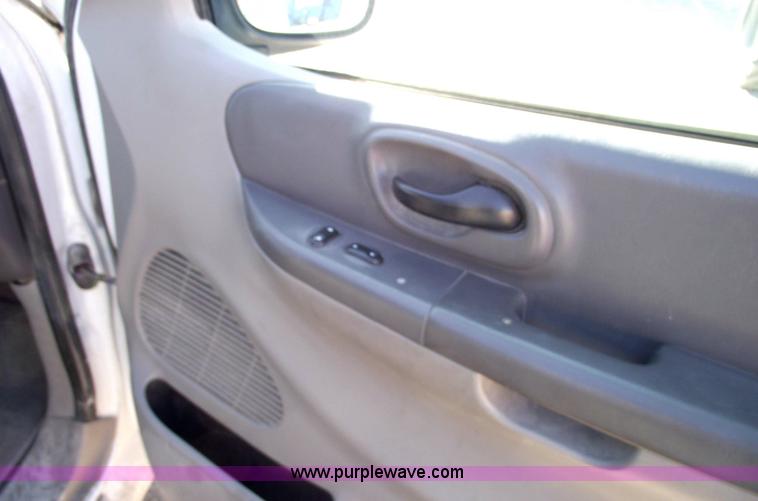 image for item 5437 2002 Ford F150 XLT extended cab pickup truck