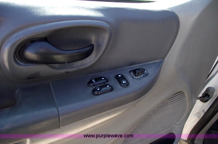 image for item 5437 2002 Ford F150 XLT extended cab pickup truck