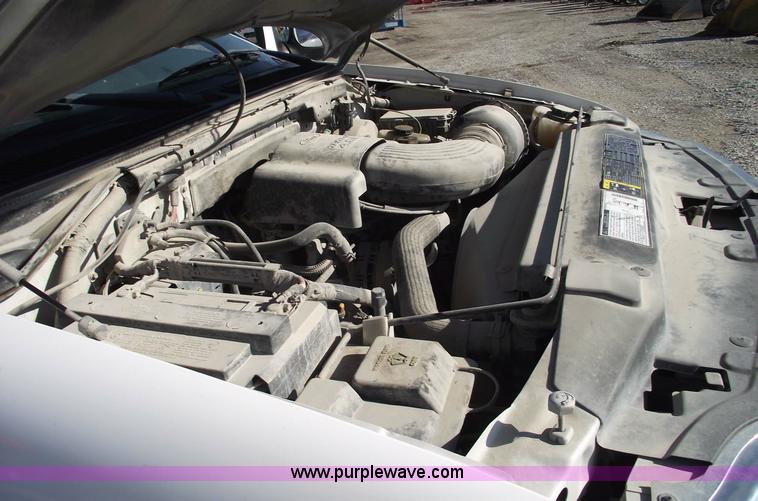 image for item 5437 2002 Ford F150 XLT extended cab pickup truck