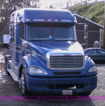 image for item 1000 2003 Freightliner Columbia 120 semi truck