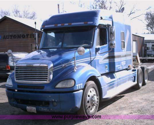 image for item 1000 2003 Freightliner Columbia 120 semi truck
