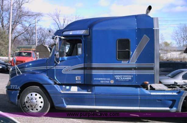 image for item 1000 2003 Freightliner Columbia 120 semi truck