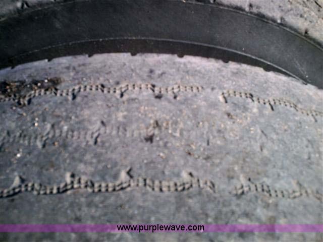 image for item 1000 2003 Freightliner Columbia 120 semi truck