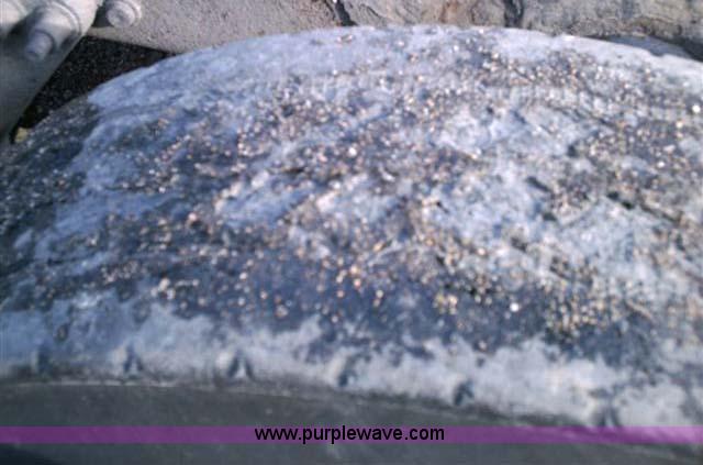 image for item 1000 2003 Freightliner Columbia 120 semi truck