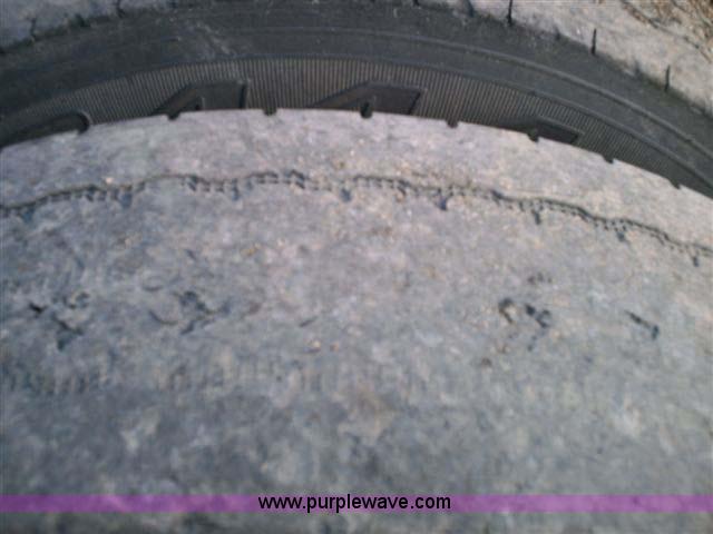 image for item 1000 2003 Freightliner Columbia 120 semi truck